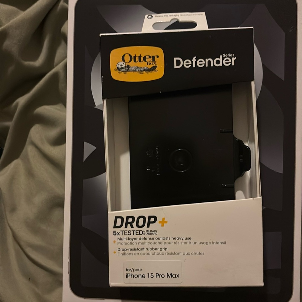 Iphonee 15 pro max Otter Box series Defender